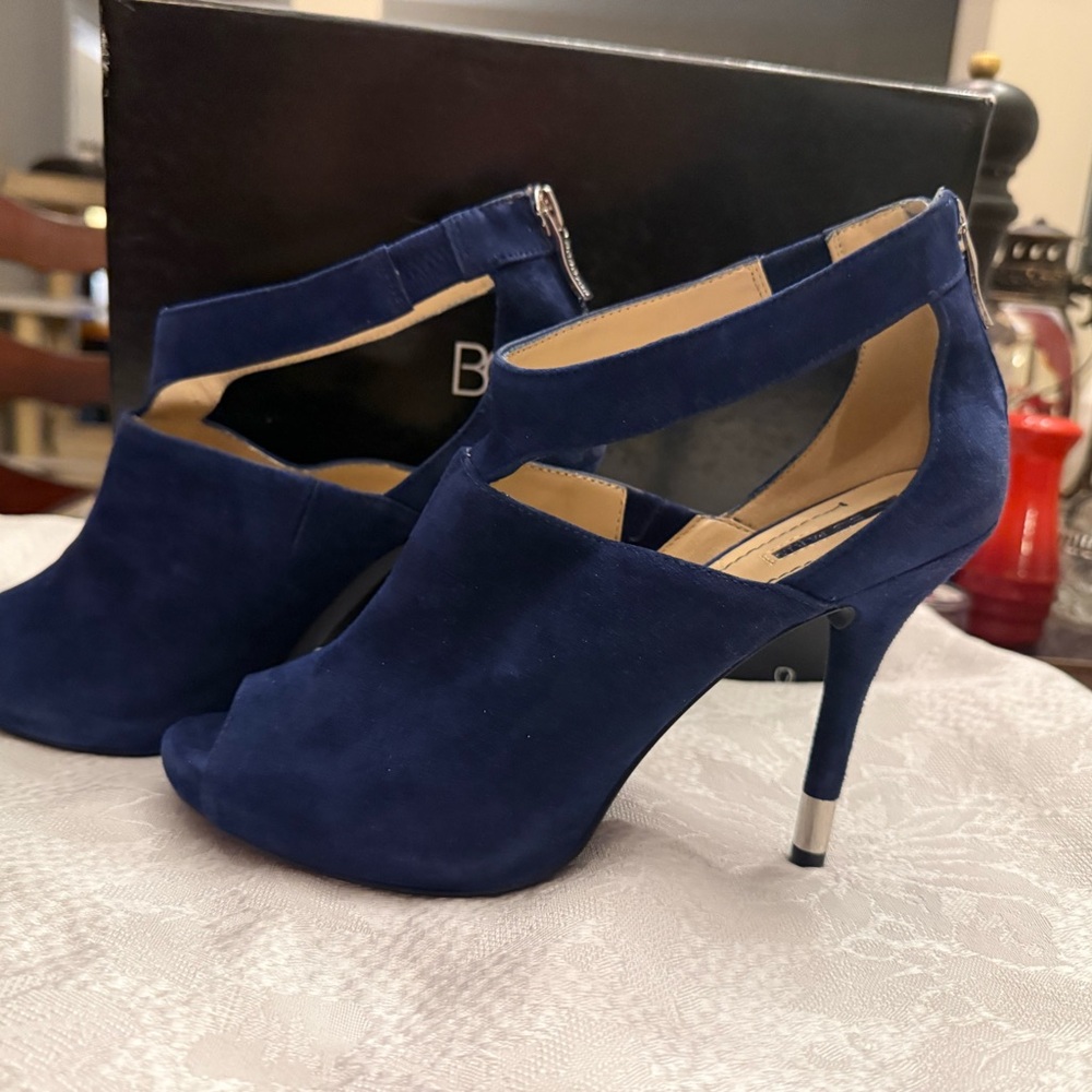 Blue suede peep toe booties - Picture 12 of 15